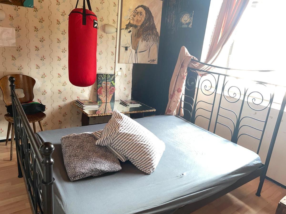 Les Toiles Filantes Hostel Empurany Kültér fotó