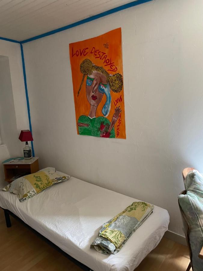 Les Toiles Filantes Hostel Empurany Kültér fotó